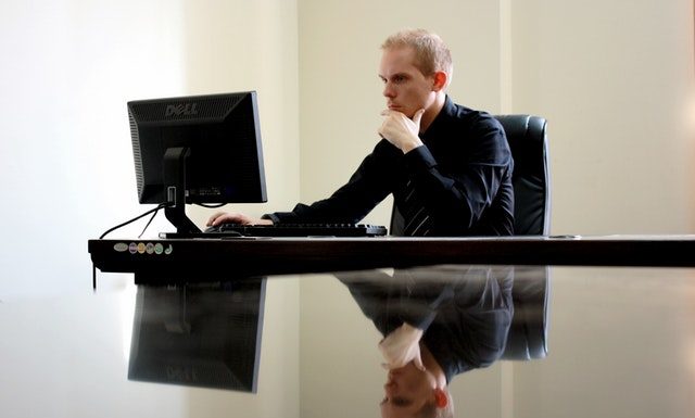 odprawa z pracy kiedy się należy