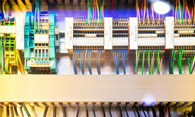 Na jakie cechy hurtowni elektrycznej zwracać uwagę